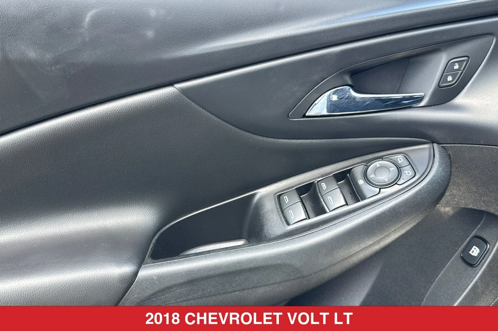 Used 2018 White Chevrolet LT image 12