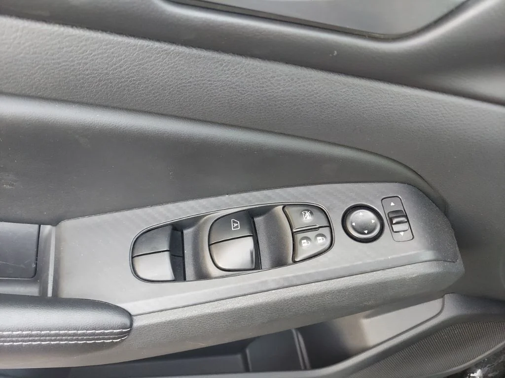 2025 Nissan Altima SV - Photo 16