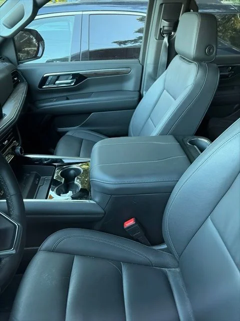 Used 2025 White Chevrolet LT image 13