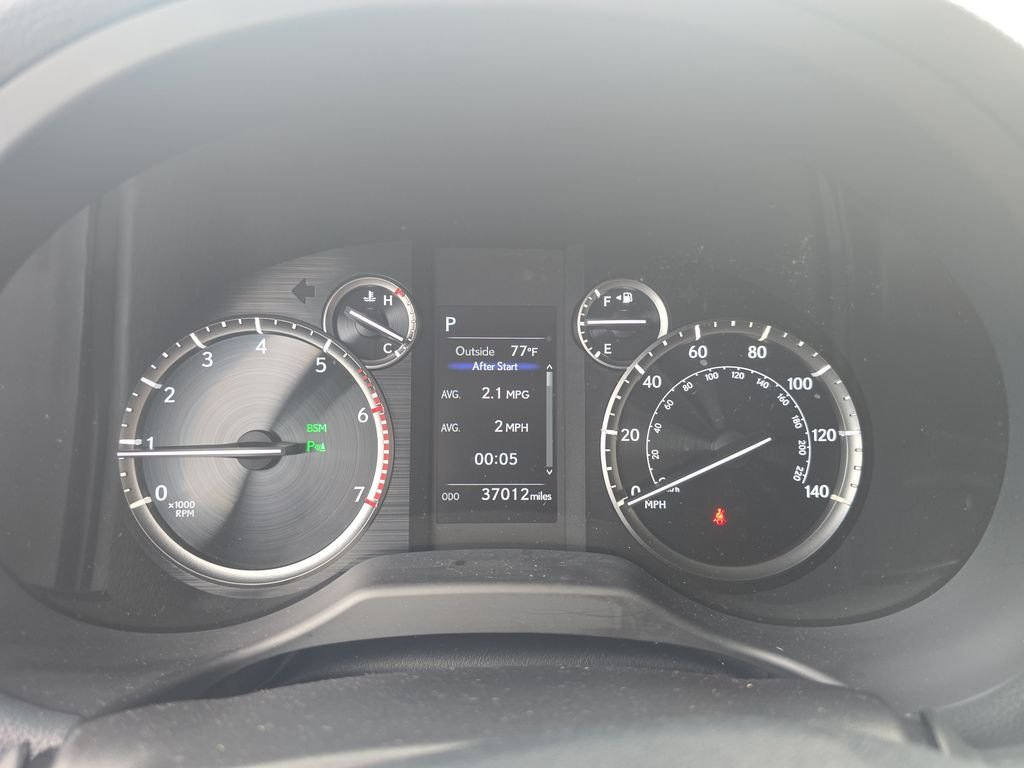 Used 2021 White Lexus 460 image 18