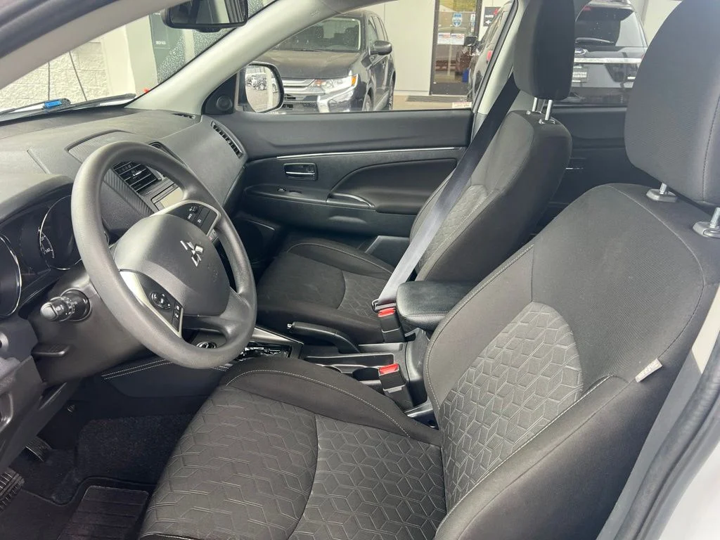 Used 2023 White Mitsubishi 2.0 ES image 10