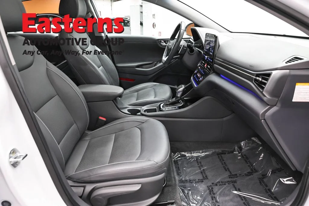 Used 2021 White Hyundai Limited image 27