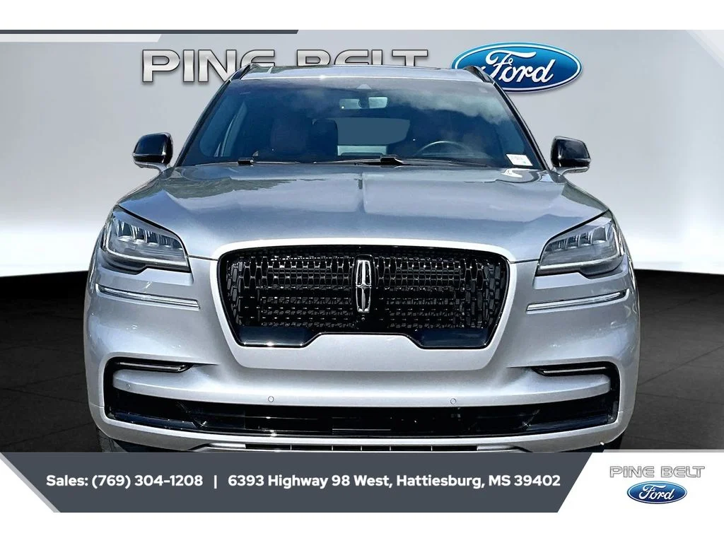 Used 2023 Silver Radiance Metallic Clearcoat Lincoln Reserve image 3