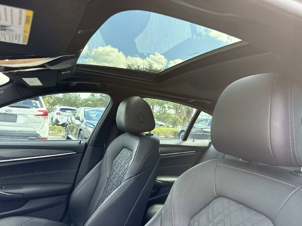 Used 2021 White BMW 530i image 27