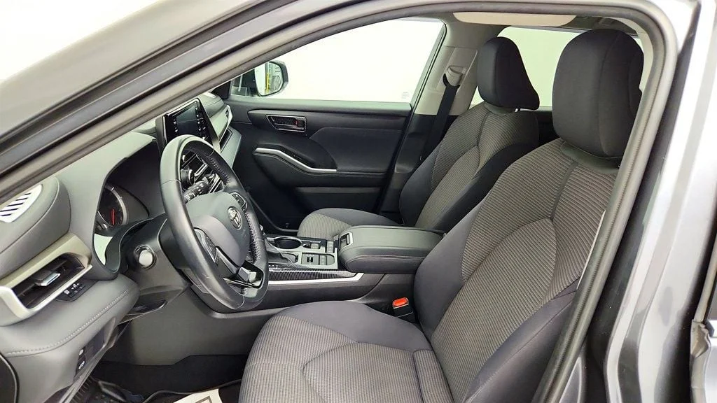 Used 2021 Magnetic Gray Metallic Toyota LE AWD image 19