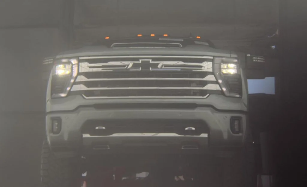 Used 2024 Gray Chevrolet High Country image 3