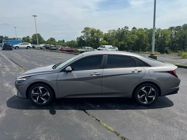 Used 2023 Silver Hyundai SEL image 6