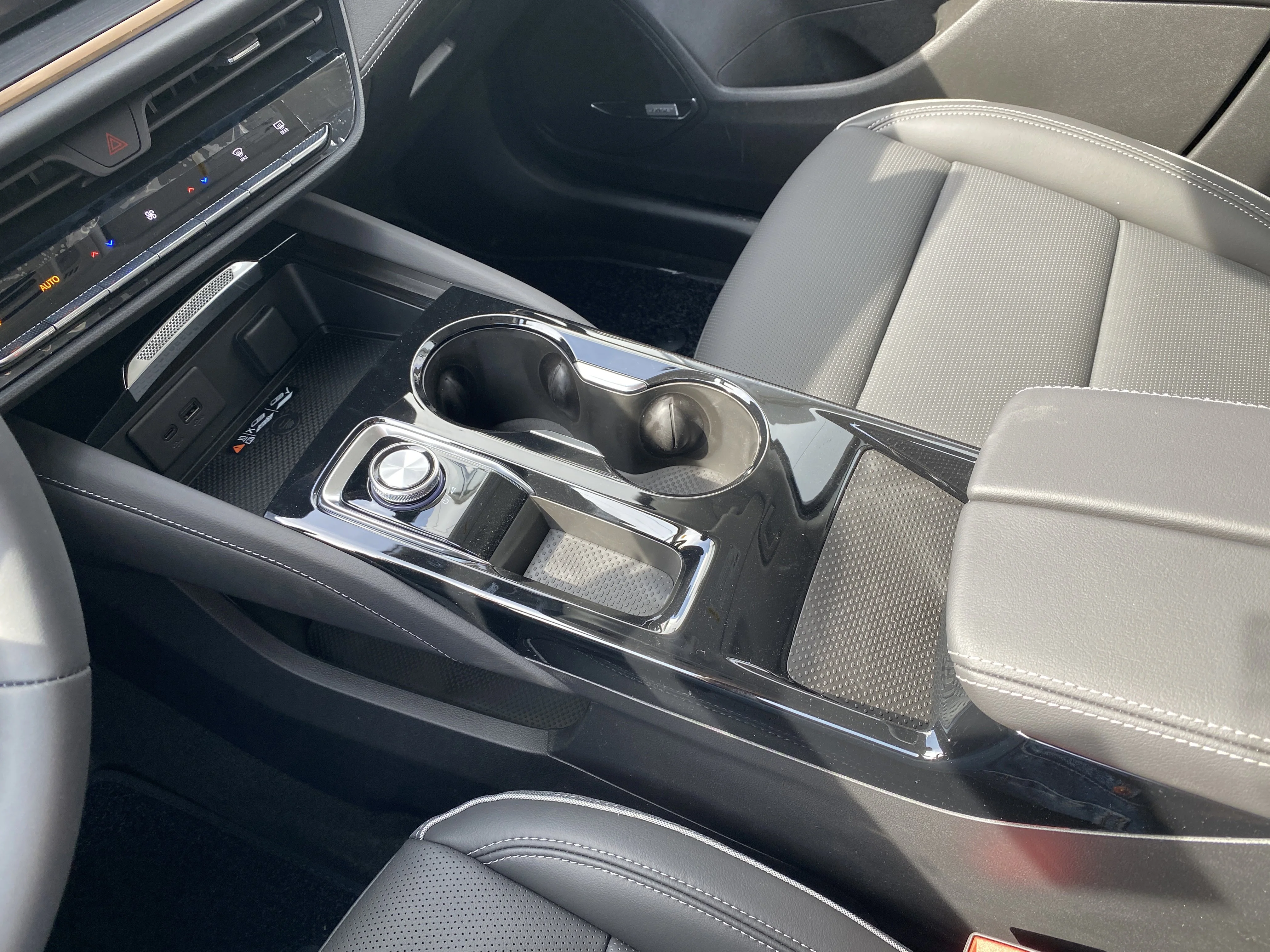 New 2026 QUARTZ BLUE METALLIC Buick Avenir image 24