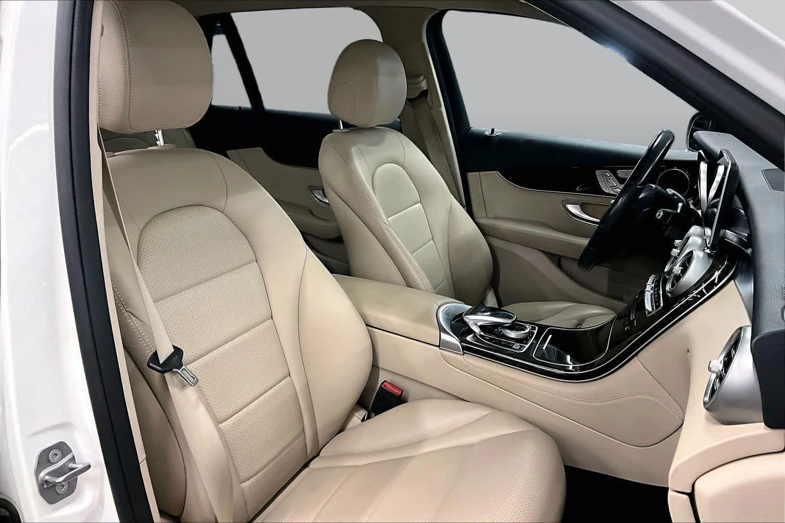 Used 2016 Polar White Mercedes-Benz GLC 300 image 8