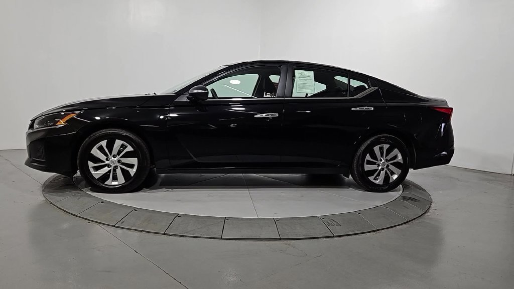 Used 2025 Black Nissan 2.5 S image 2