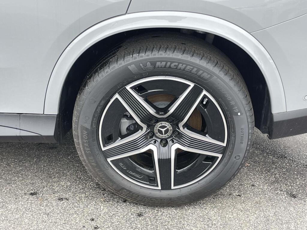 New 2026 MANUFAKTUR Alpine Grey Mercedes-Benz GLC 300 image 16