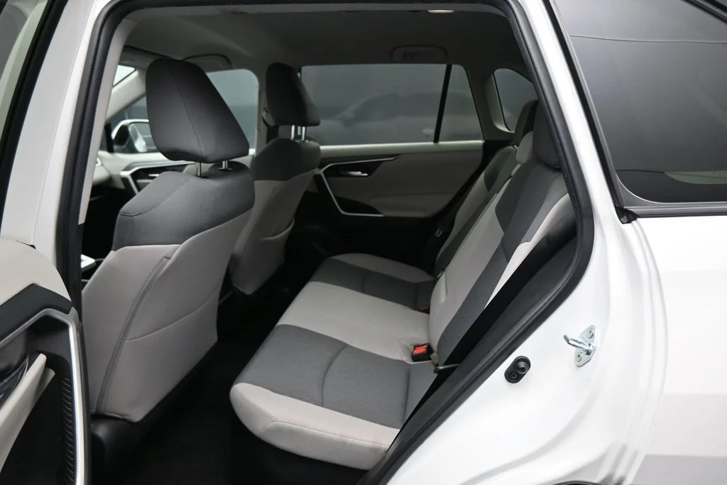 Used 2022 White Toyota XLE image 24