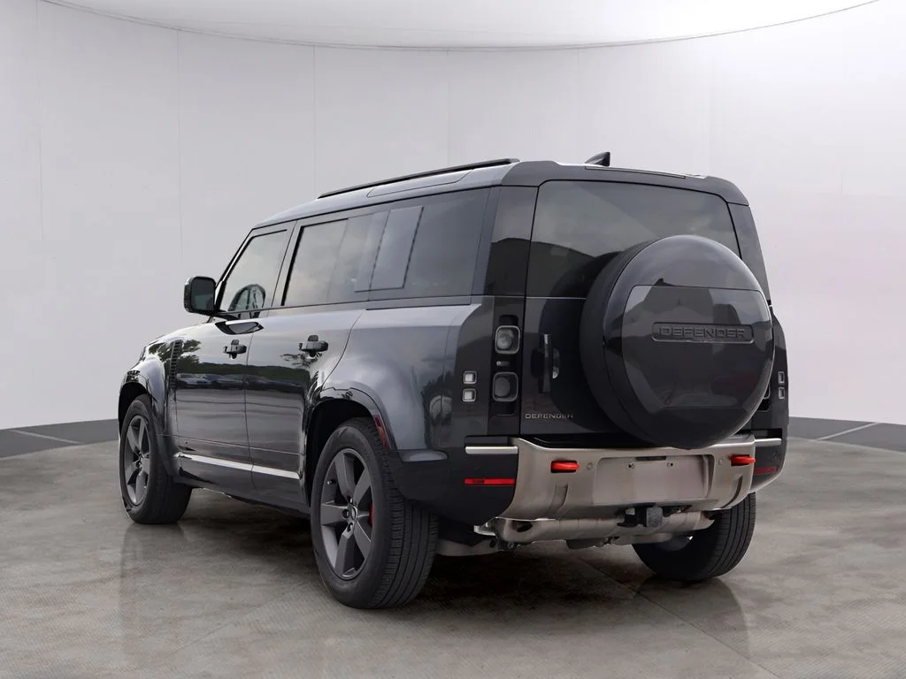Used 2025 Carpathian Gray Premium Metallic Land Rover X image 5