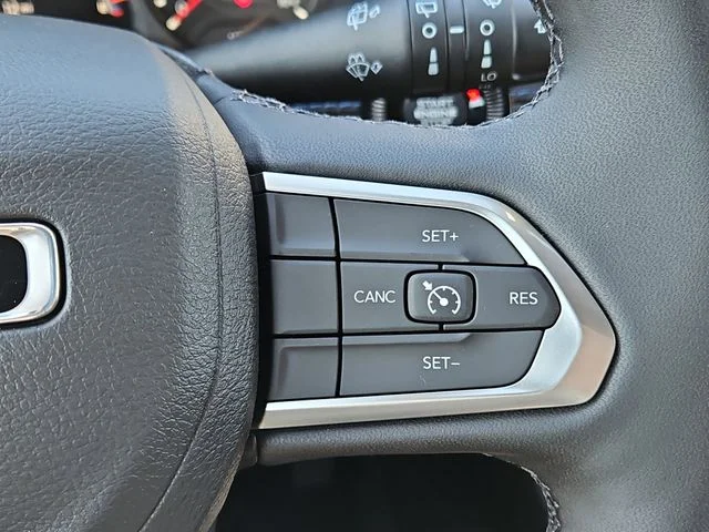 New 2026 Bright White Clear-Coat Exterior Paint Jeep Latitude image 22