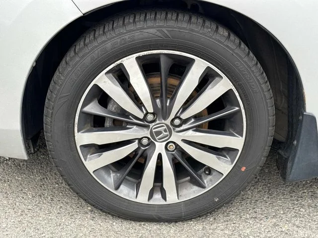 Used 2015 Silver Honda EX image 12