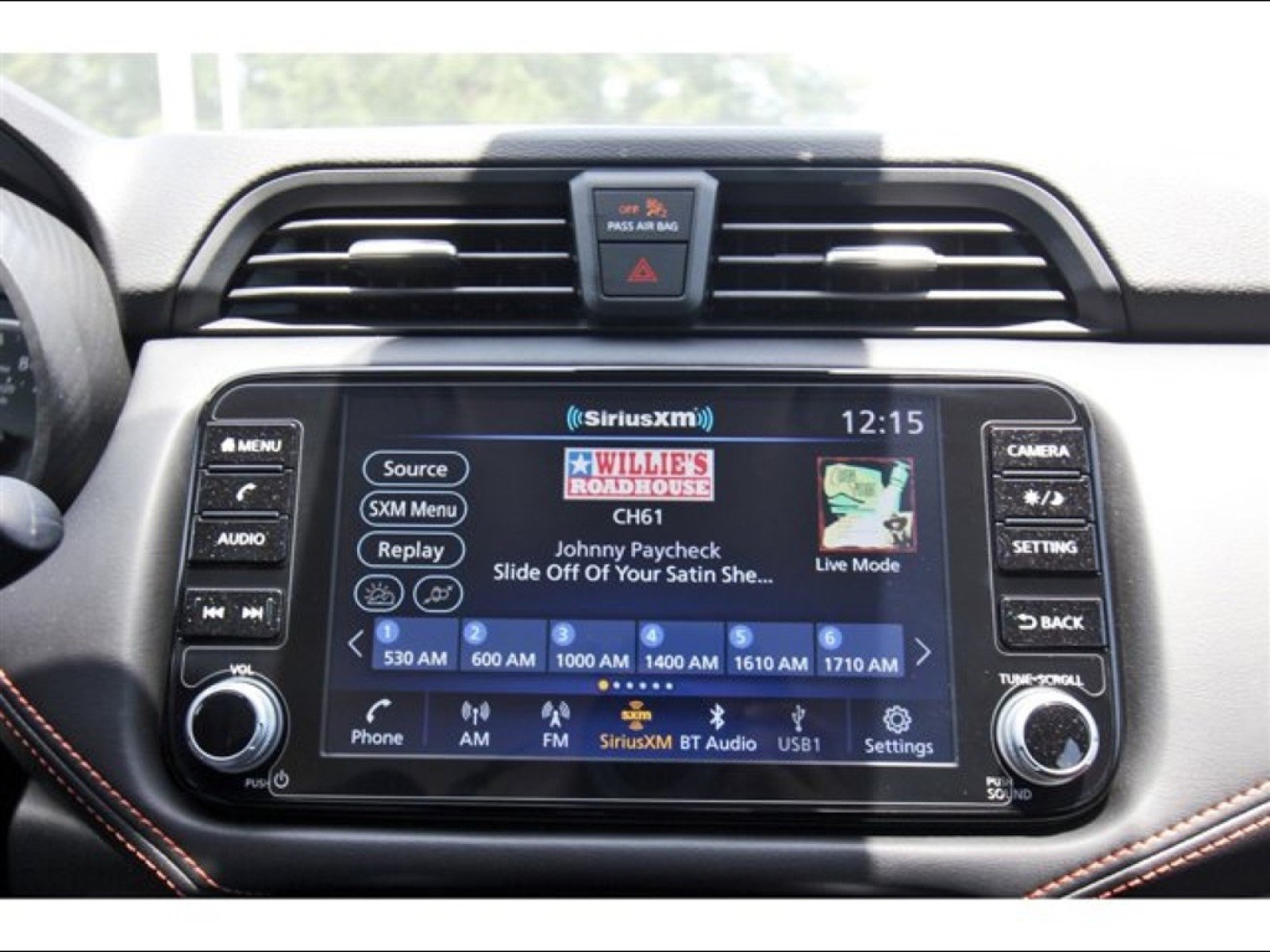 2025 Nissan Versa Sedan SR - Photo 13