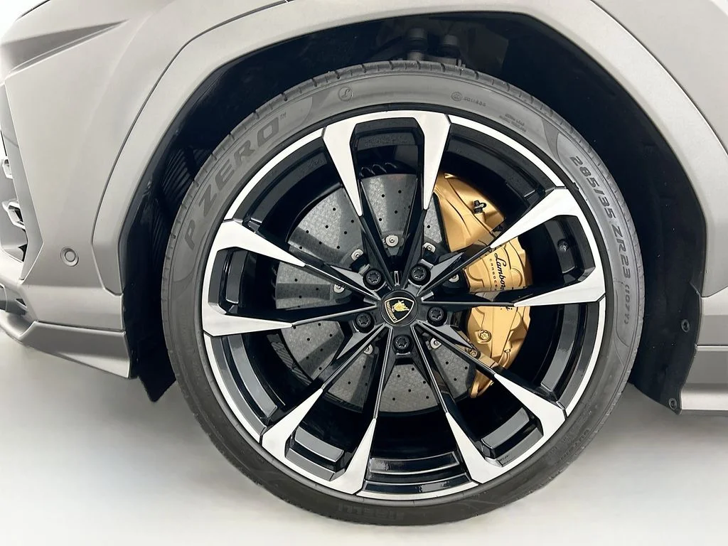 Used 2021  Lamborghini  image 29