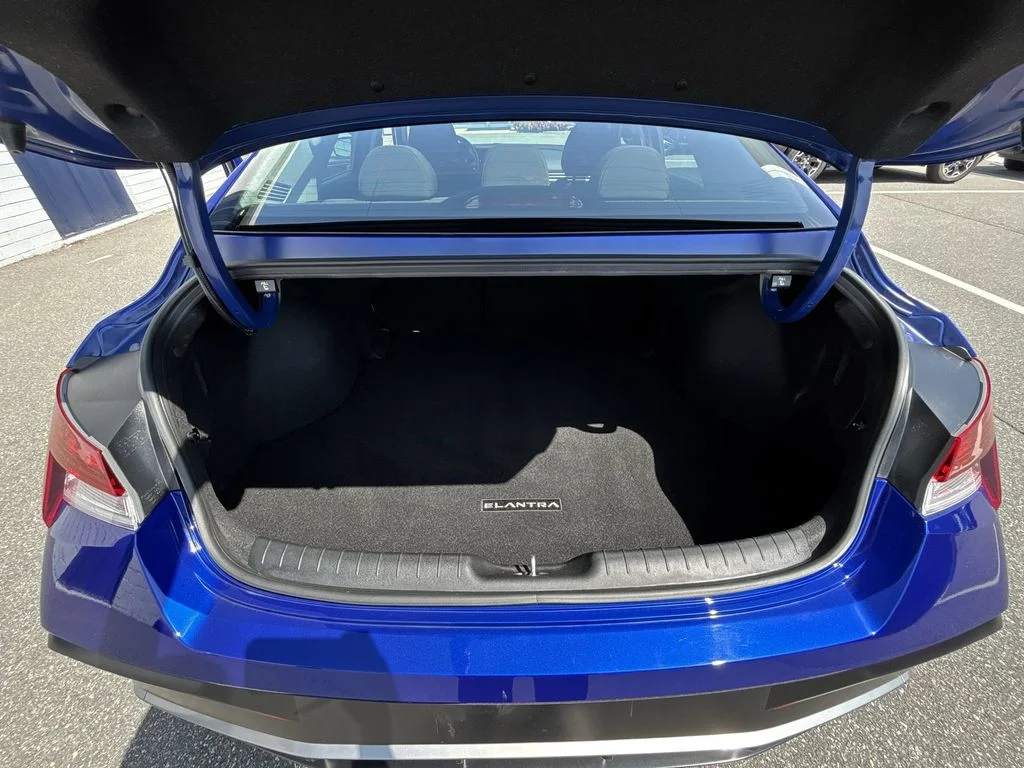 Used 2025 Blue Hyundai SEL Convenience image 22