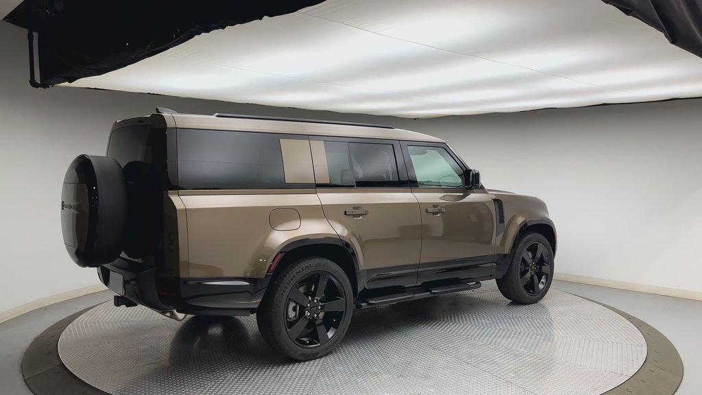 New 2026 Gondwana Stone Metallic Land Rover X-Dynamic SE image 2