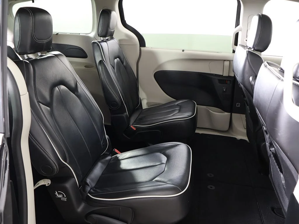 Used 2023 Black Chrysler Limited image 39