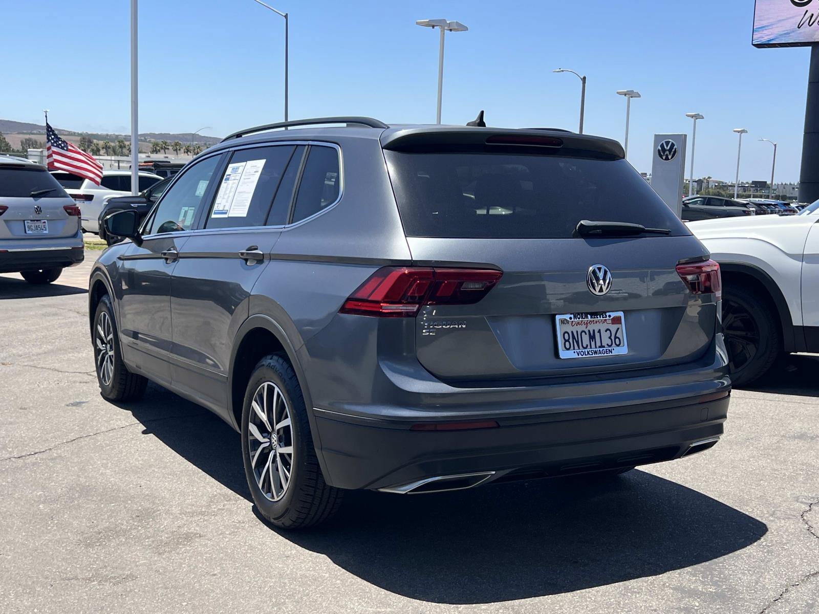 Used 2019 Platinum Gray Metallic Volkswagen SE image 3