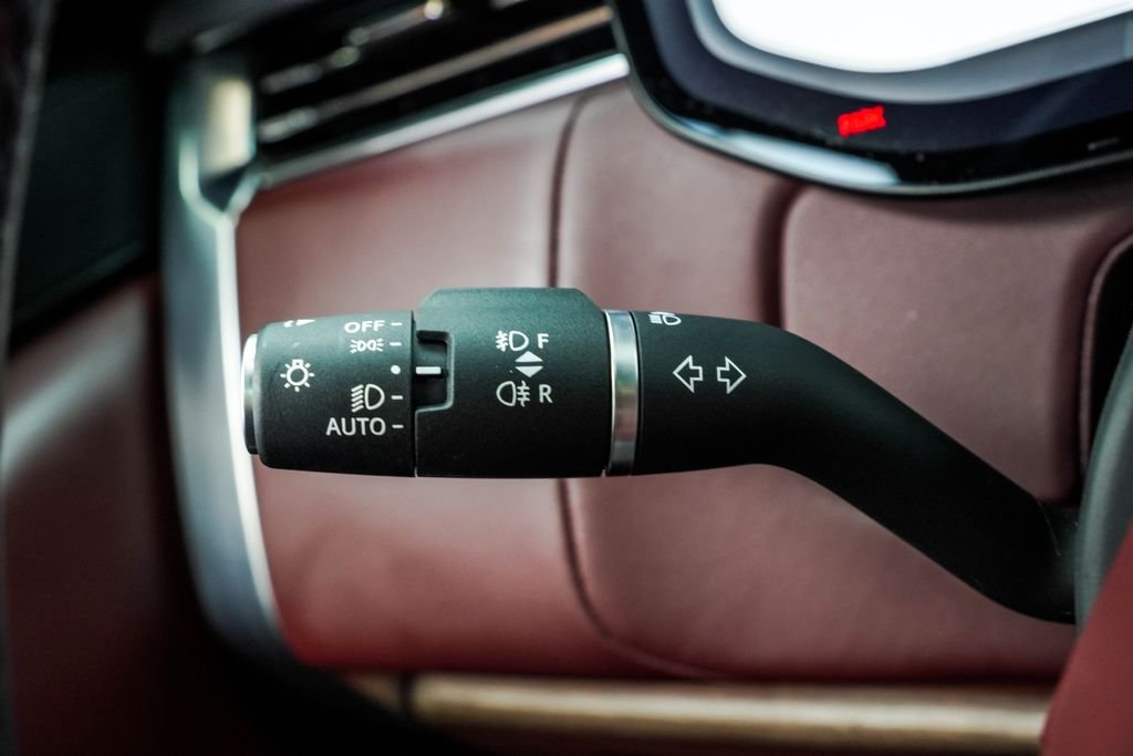 Used 2024 Black Land Rover SE image 39