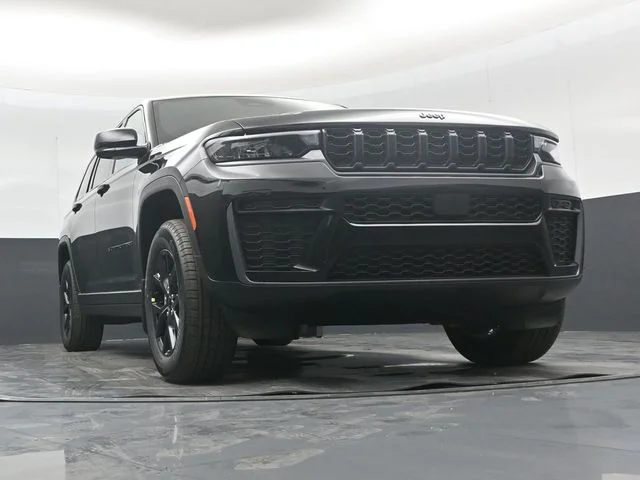 New 2026 Diamond Black Crystal Pearl-Coat Exterior Paint Jeep Altitude image 49