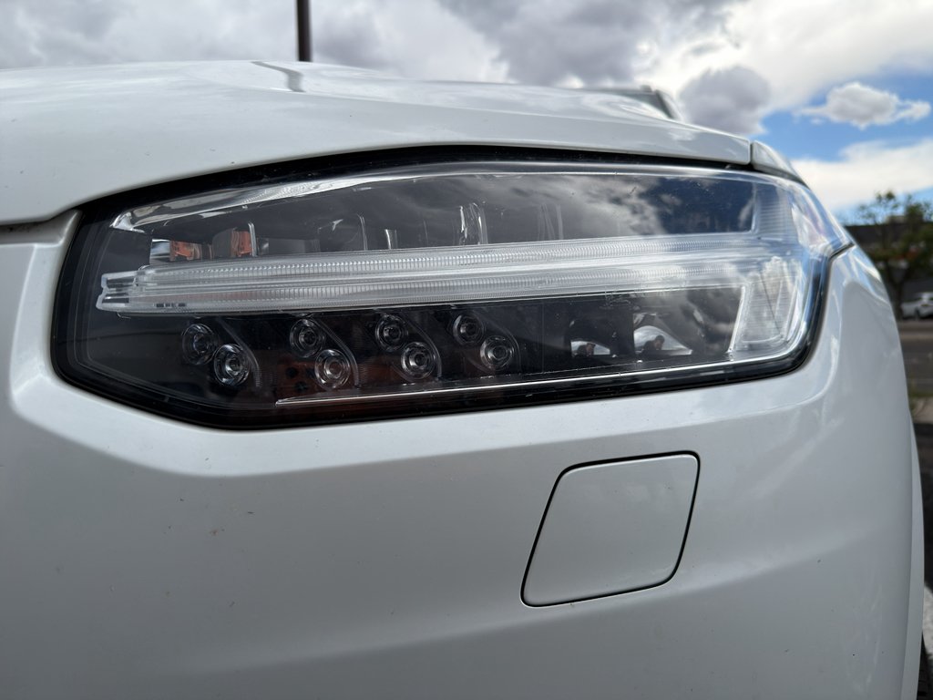 Used 2019 Crystal White Pearl Metallic Volvo Inscription image 30