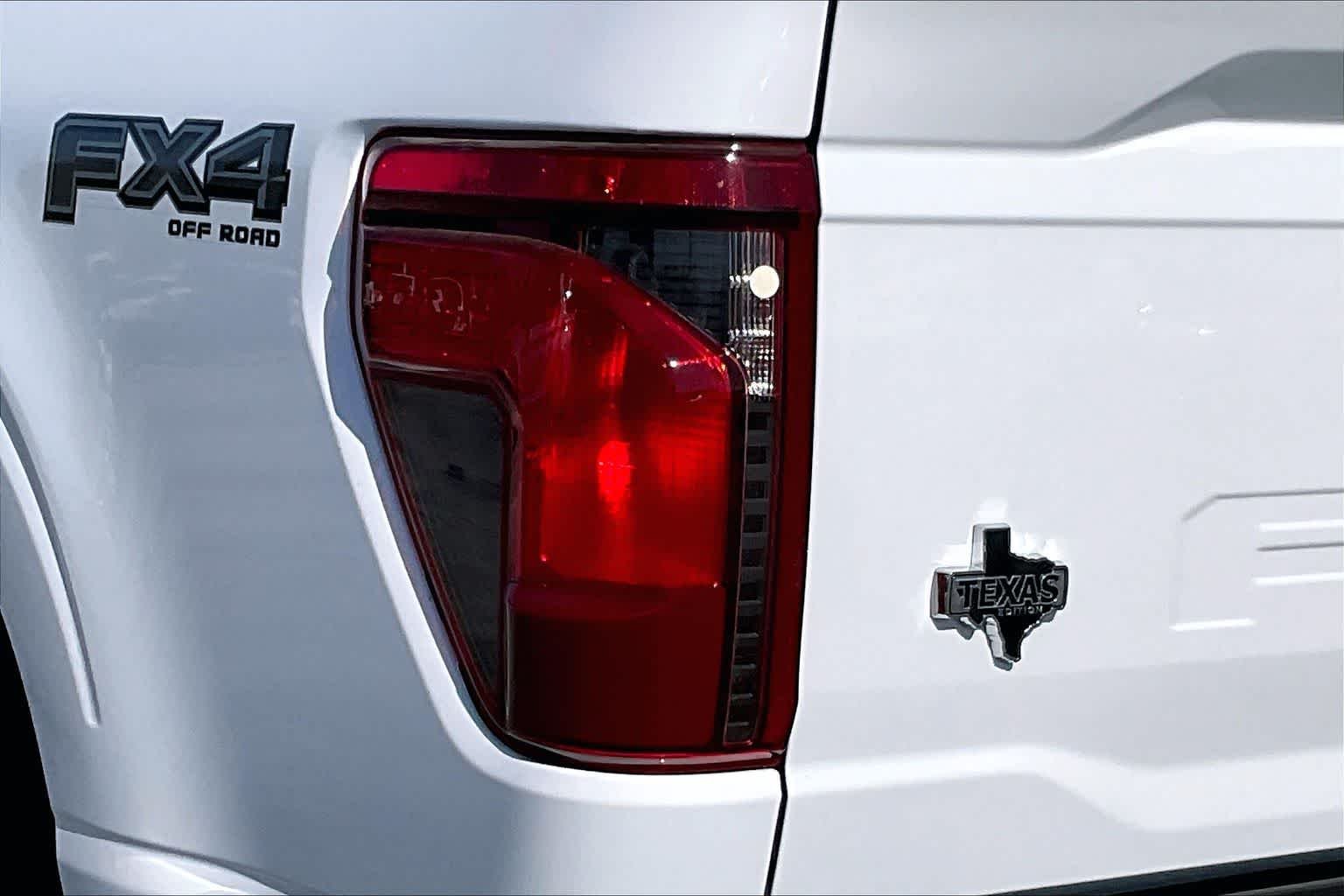 New 2026 Oxford White Ford XLT image 11