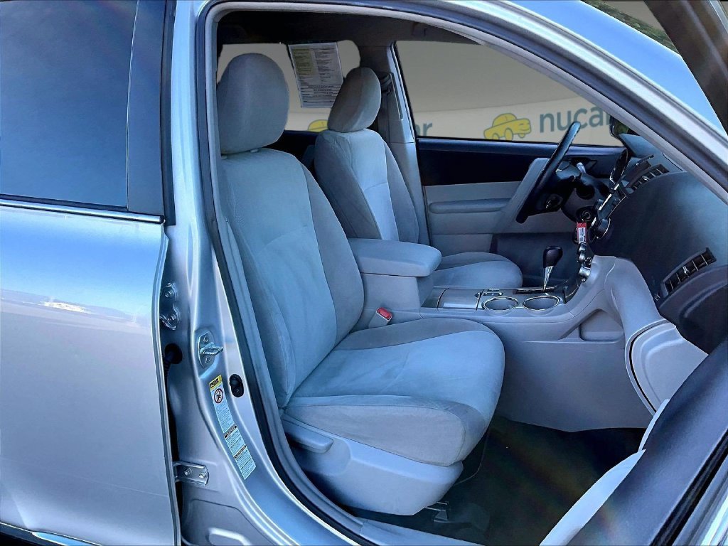 Used 2013 Silver Toyota Base image 11