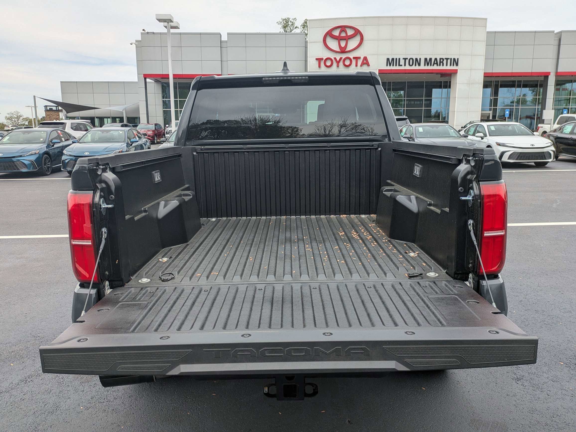 2026 Toyota Tacoma SR5 - Photo 6