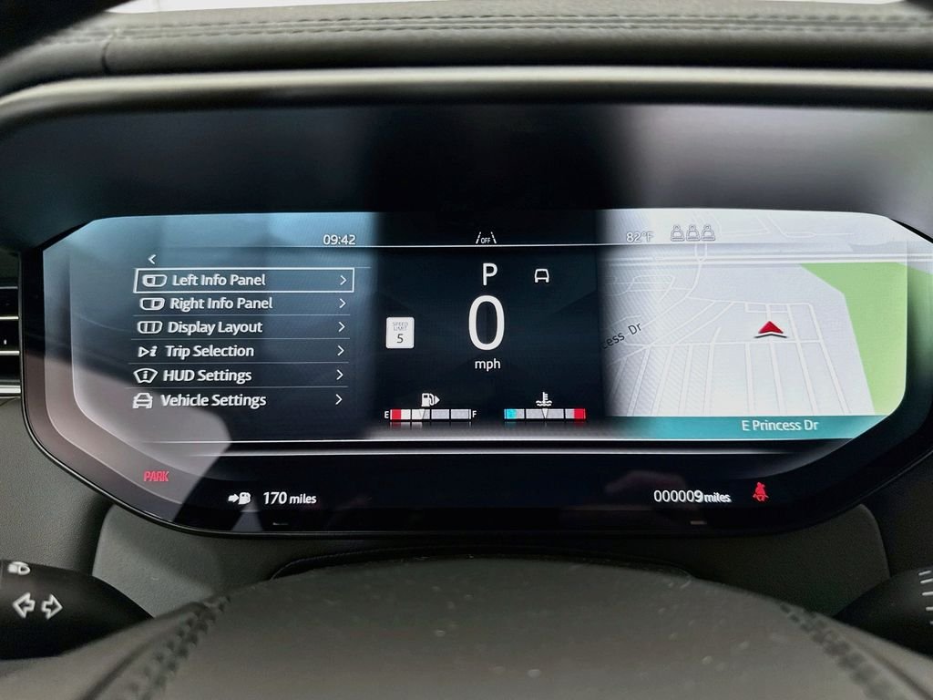 New 2026 Fuji White Land Rover Dynamic SE image 33