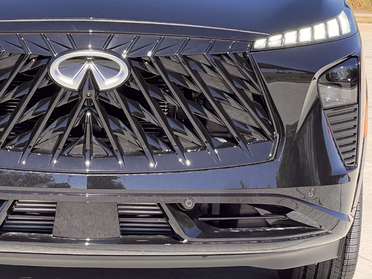 New 2027 MINERAL BLACK INFINITI Autograph AWD image 8