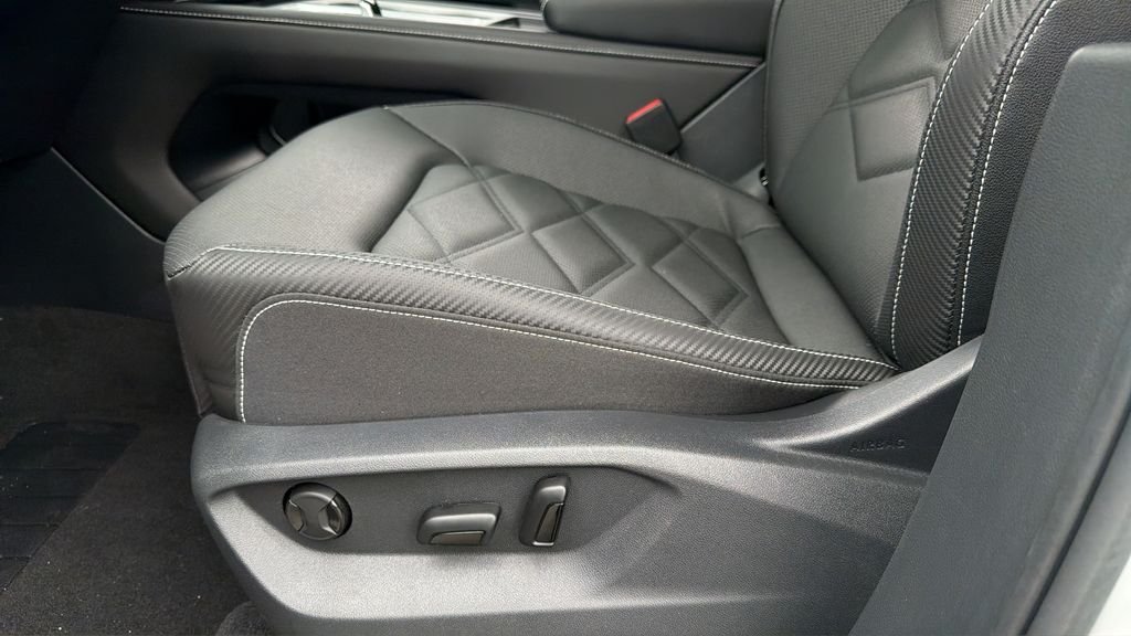 New 2026 Opal White Pearl Volkswagen 2.0T SE image 17
