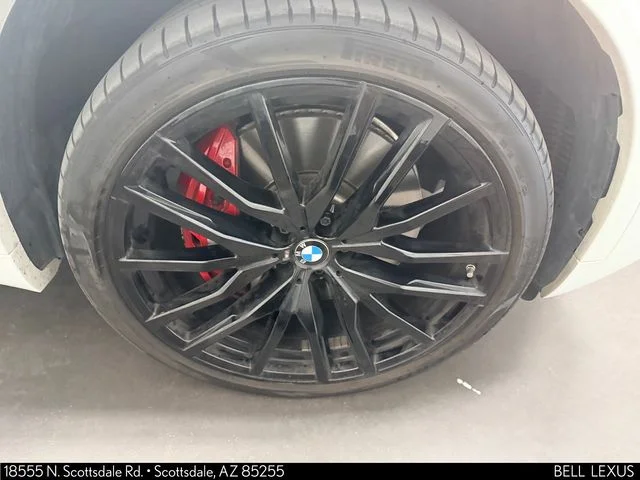 Used 2025 White BMW M60i image 10