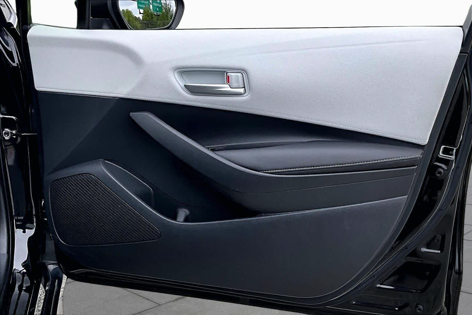 Used 2019 Midnight Black Metallic Toyota SE image 22