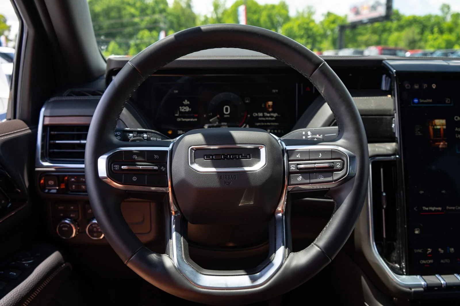Used 2025 White GMC Denali image 29