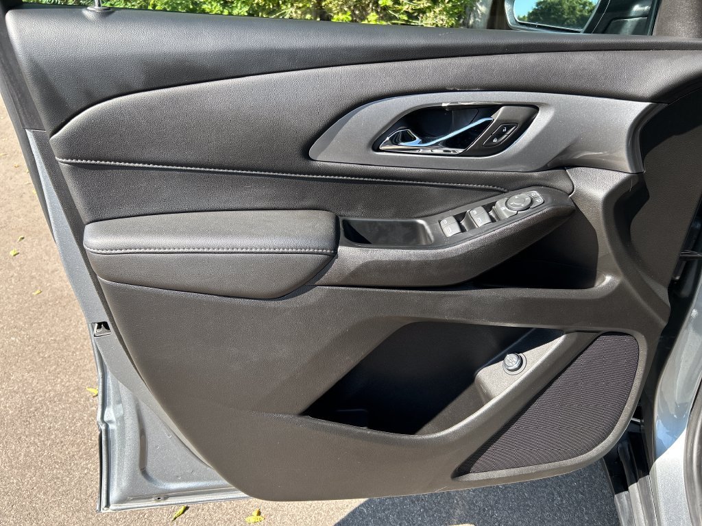 Used 2023 STERLING GRAY METALLIC Chevrolet LT Cloth image 18