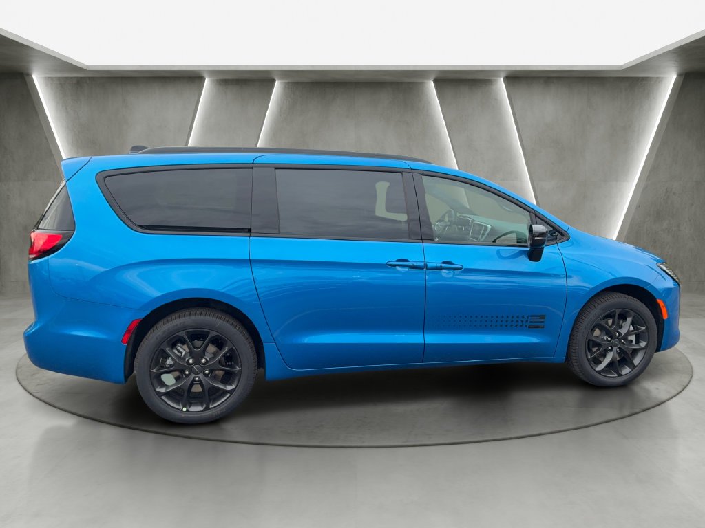 New 2027 Hydro Blue Pearl-Coat Exterior Paint Chrysler Select image 8