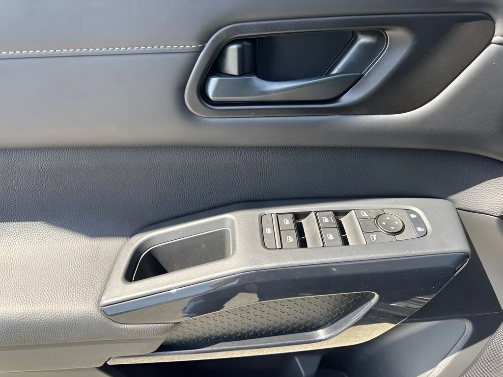 Used 2025 Gray Nissan S image 23