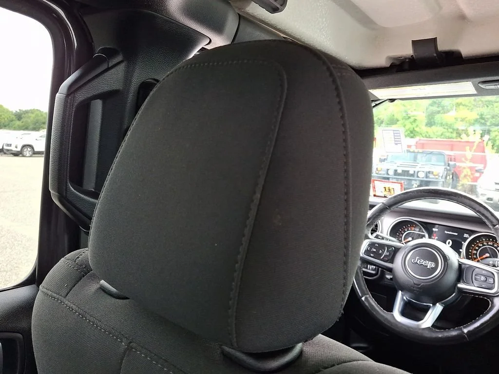 Used 2020 Granite Crystal Metallic Clearcoat Jeep Sport S image 14