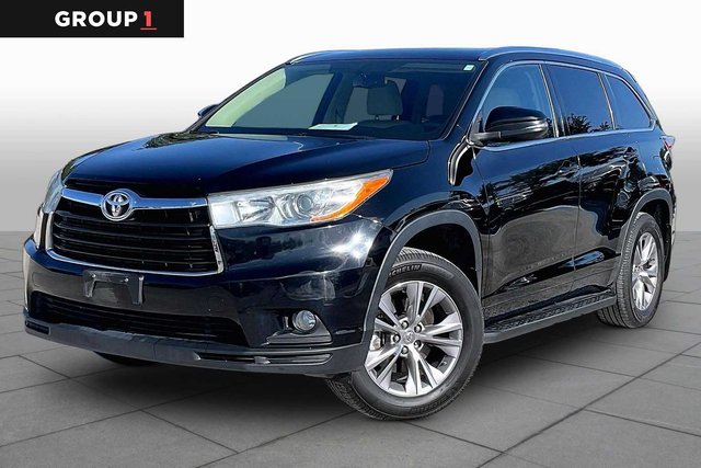 Pre-Owned 2014 Toyota Highlander XLE FWD Sport Utility