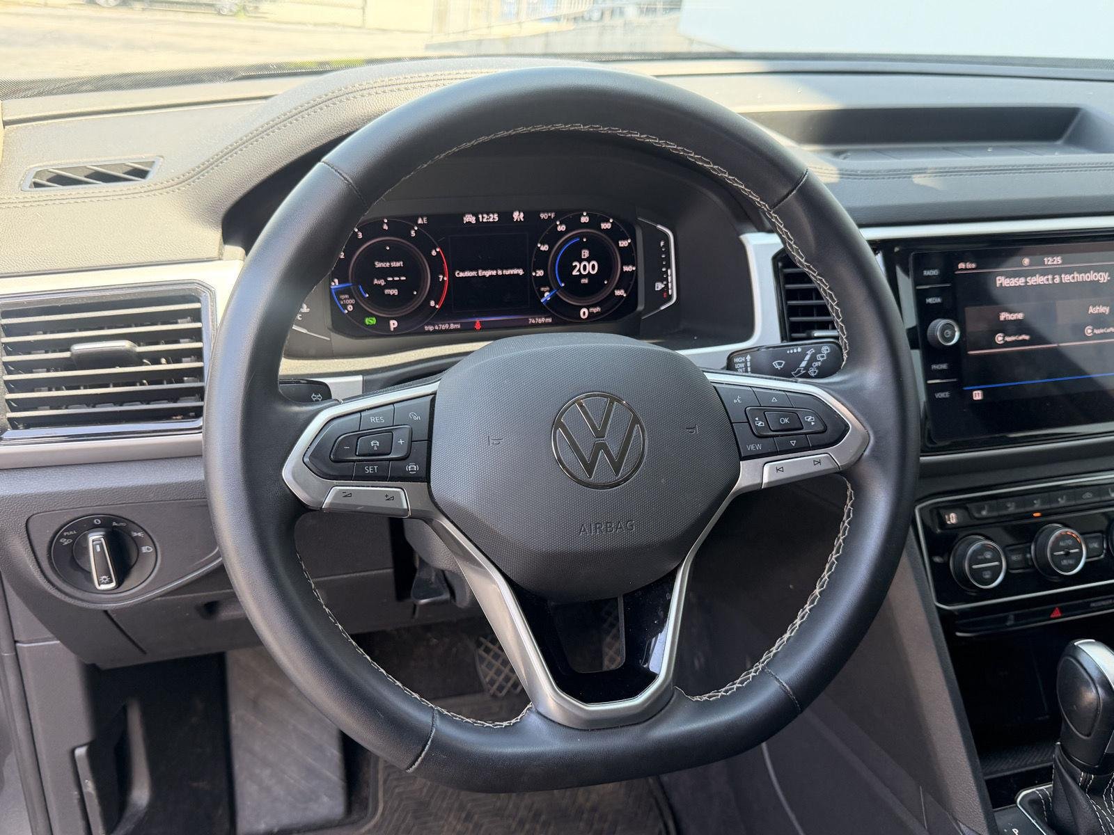 Used 2022 Platinum Gray Metallic Volkswagen 3.6L V6 SE w/Technology image 3