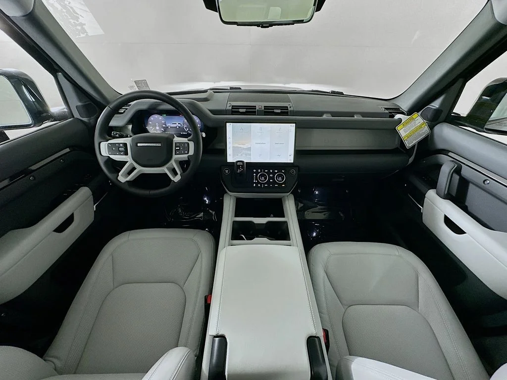 New 2026 Santorini Black Land Rover X-Dynamic SE image 26