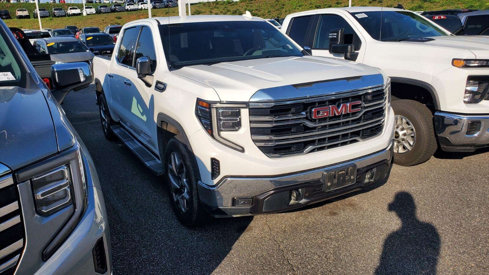 Used 2022 Summit White GMC SLT image 2