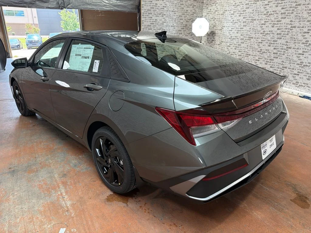 New 2026 Amazon Gray Hyundai SEL Sport image 5