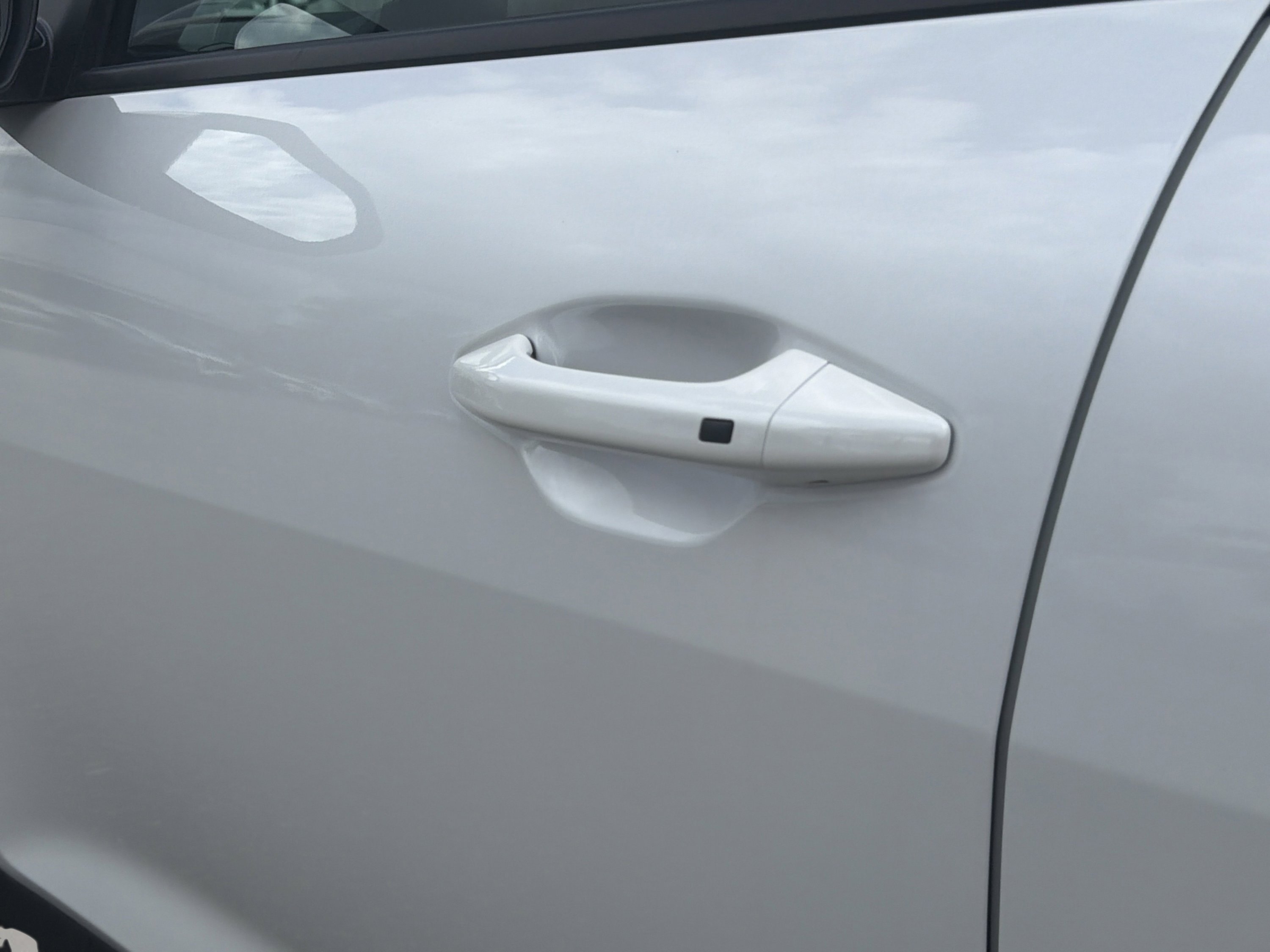 New 2026 Snow White Pearl Kia LX image 24