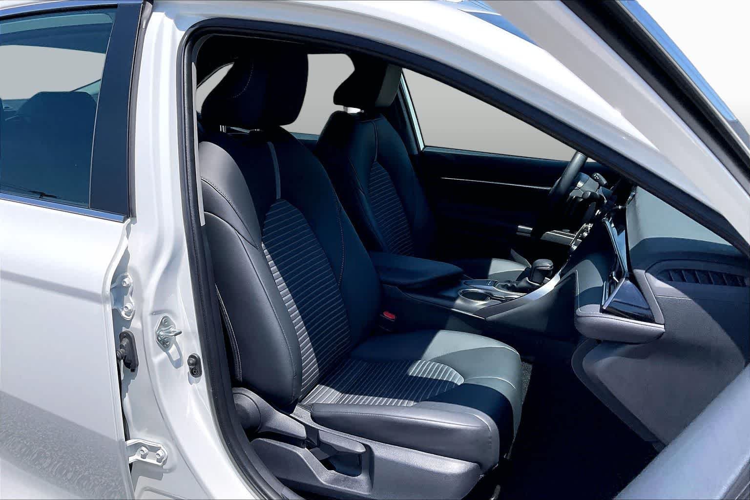 Used 2024 Ice Cap Toyota SE image 9