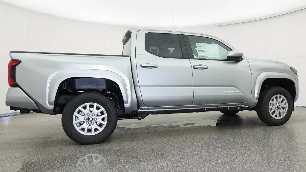 2026 Toyota Tacoma SR5 - Photo 13