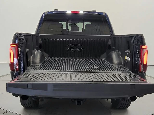Used 2024  Ford Lariat image 38